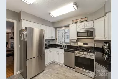 606 Red Oak Drive, Hendersonville, NC 28791 - Photo 15