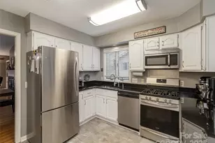 606 Red Oak Dr, Hendersonville, NC 28791 - Photo 15