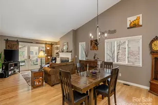 606 Red Oak Dr, Hendersonville, NC 28791 - Photo 9