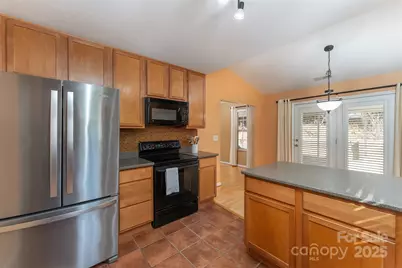 412 Wiltshire Circle, Fletcher, NC 28732 - Photo 3