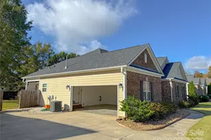 128 Coral Rutledge Dr, Mount Holly, NC 28120 - Photo 5