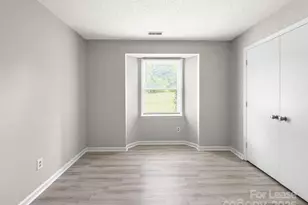 6131 Meadow Rose Ln, Charlotte, NC 28215 - Photo 9