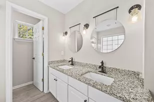 6631 Harburn Forest Dr, Charlotte, NC 28269 - Photo 23