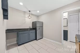 6631 Harburn Forest Dr, Charlotte, NC 28269 - Photo 41