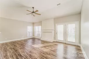 7121 Scuppernong Ct, Charlotte, NC 28215 - Photo 5