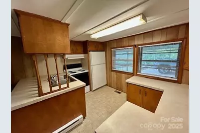 557 Falls Avenue, Granite Falls, NC 28630 - Photo 9