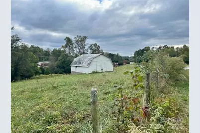 557 Falls Avenue, Granite Falls, NC 28630 - Photo 5