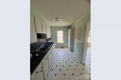 805 W Church Street W, Cherryville, NC 28021 - Photo 3