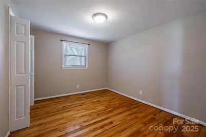 1046 22nd Street NE, Hickory, NC 28601 - Photo 17