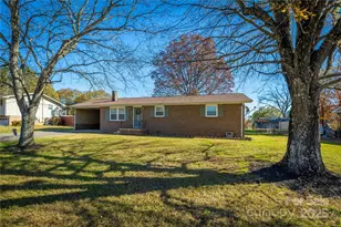 1046 22nd St NE, Hickory, NC 28601 - Photo 3