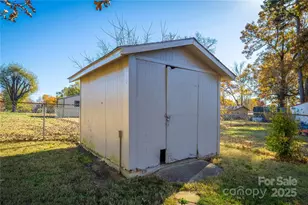 1046 22nd St NE, Hickory, NC 28601 - Photo 5