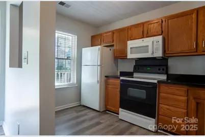 6410 Windsor Gate Lane, Charlotte, NC 28215 - Photo 5