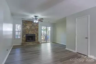 6410 Windsor Gate Ln, Charlotte, NC 28215 - Photo 3