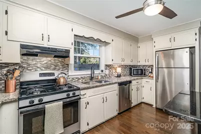 7030 Delta Lake Drive, Charlotte, NC 28215 - Photo 7