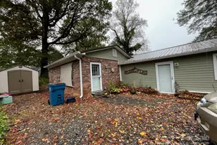 6604 Harbor Ln, Conover, NC 28613 - Photo 3