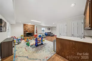 7116 Hollyhouse Dr, Charlotte, NC 28215 - Photo 35