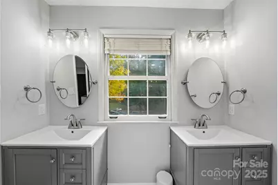 7116 Hollyhouse Drive, Charlotte, NC 28215 - Photo 31