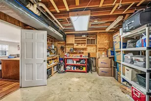 7116 Hollyhouse Dr, Charlotte, NC 28215 - Photo 39