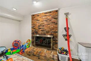 7116 Hollyhouse Dr, Charlotte, NC 28215 - Photo 37