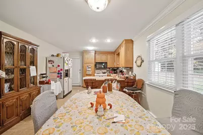 3010 7th Street Drive NE, Hickory, NC 28601 - Photo 9