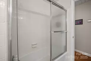 3010 7th St Dr NE, Hickory, NC 28601 - Photo 11