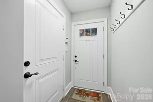 100 N Laurel Ave, Charlotte, NC 28207 - Photo 9