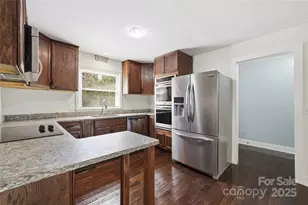 501 Vista Grande Cir, Charlotte, NC 28226 - Photo 9