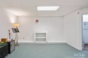 105 Goldfinch Ln, Asheville, NC 28803 - Photo 25