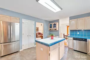 105 Goldfinch Ln, Asheville, NC 28803 - Photo 9