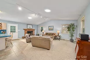 105 Goldfinch Ln, Asheville, NC 28803 - Photo 5