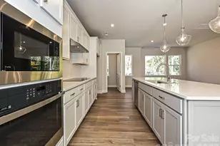 921 Archway Ln, Charlotte, NC 28217 - Photo 5