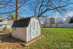 489 14th Ave Dr NE, Hickory, NC 28601 - Photo 7