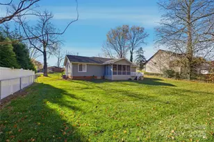 489 14th Ave Dr NE, Hickory, NC 28601 - Photo 5