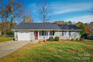 489 14th Ave Dr NE, Hickory, NC 28601 - Photo 3