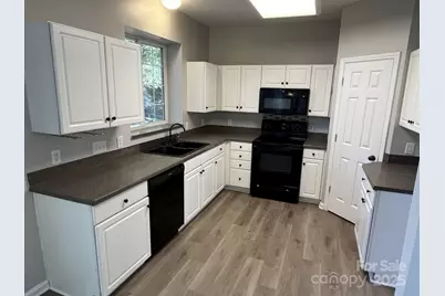 6329 Elderslie Drive, Charlotte, NC 28269 - Photo 11