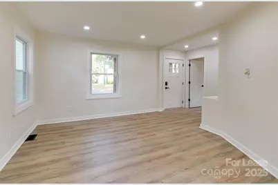 2721 Mayflower Road, Charlotte, NC 28208 - Photo 9