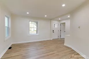 2721 Mayflower Rd, Charlotte, NC 28208 - Photo 9