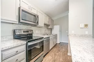 6165 Meadow Rose Ln, Charlotte, NC 28215 - Photo 9