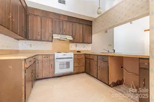 7428 Bradgate Rd, Charlotte, NC 28217 - Photo 5