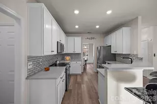 7708 Harrington Woods Rd, Charlotte, NC 28269 - Photo 15