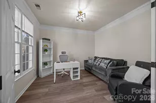 7708 Harrington Woods Rd, Charlotte, NC 28269 - Photo 9