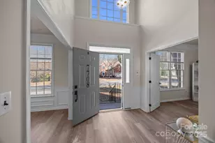 7708 Harrington Woods Rd, Charlotte, NC 28269 - Photo 9