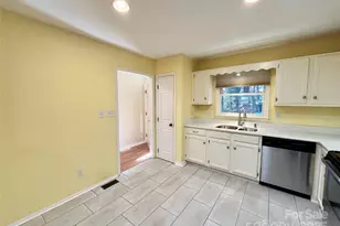 21 Loganwood Ln, Etowah, NC 28729 - Photo 7