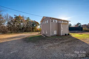 340 Dillingham Cir, Asheville, NC 28805 - Photo 3