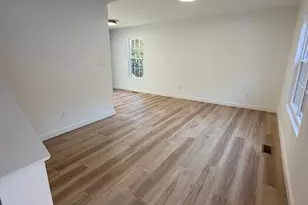 202 W 19th St, Newton, NC 28658 - Photo 5