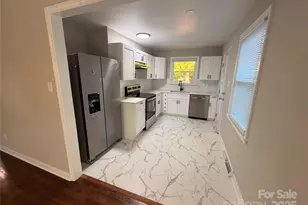 2854 Burbank Dr, Charlotte, NC 28216 - Photo 3