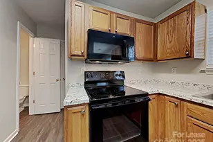 5549 Peachwood Dr, Charlotte, NC 28216 - Photo 9