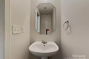 5549 Peachwood Dr, Charlotte, NC 28216 - Photo 3