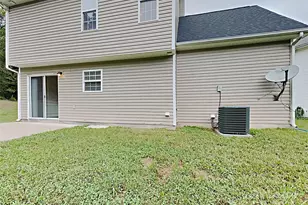 5549 Peachwood Dr, Charlotte, NC 28216 - Photo 5