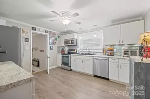 3842 Dowell St, Hickory, NC 28602 - Photo 9